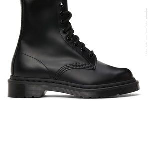 Almost New Dr.martens 1460 boot black size 8